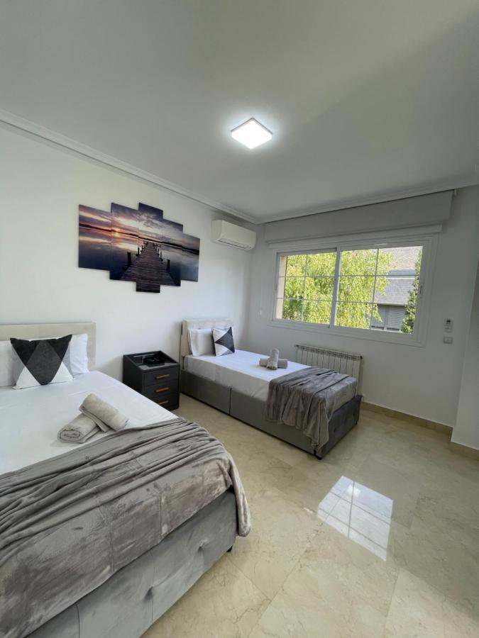 Moderna Casa De Lujo Con Jacuzzi En El Jardin Holiday home Madrid