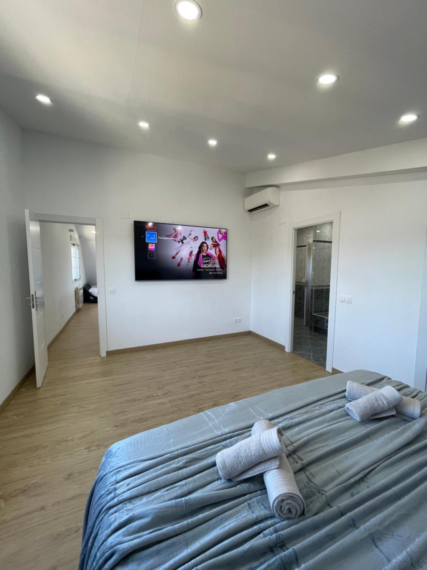 Holiday home Moderna Casa De Lujo Con Jacuzzi En El Jardin