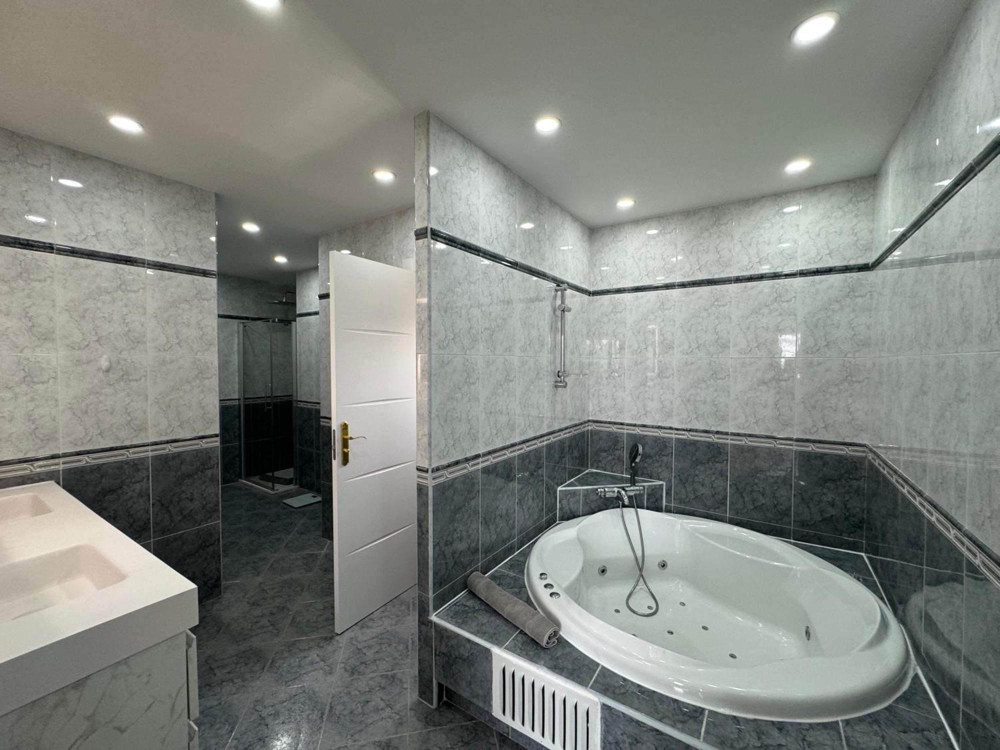 Moderna Casa De Lujo Con Jacuzzi En El Jardin Holiday home *